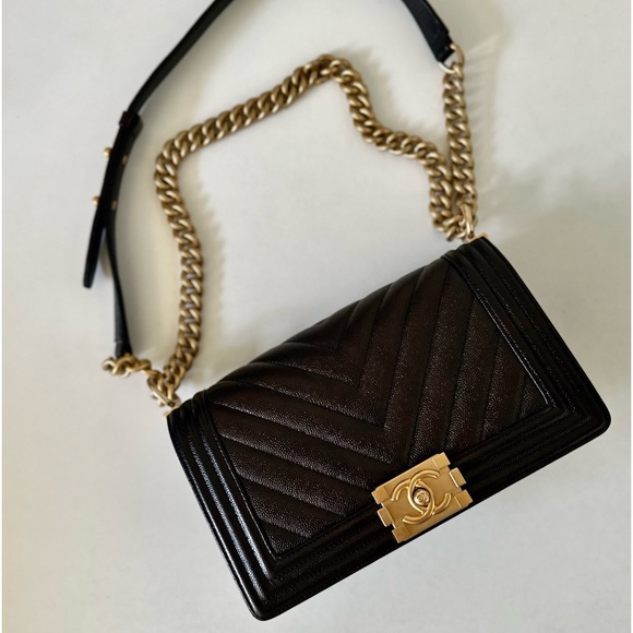 CHANEL BOY CHEVRON CAVIAR 🖤 - Picture 1 of 15